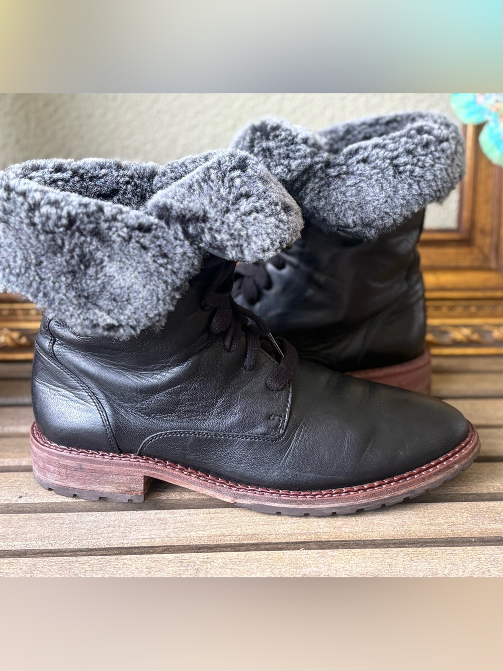 Women's Black Leather Fur-Lined Lace-Up Boots Johnston and Murphy size 9 1/2.